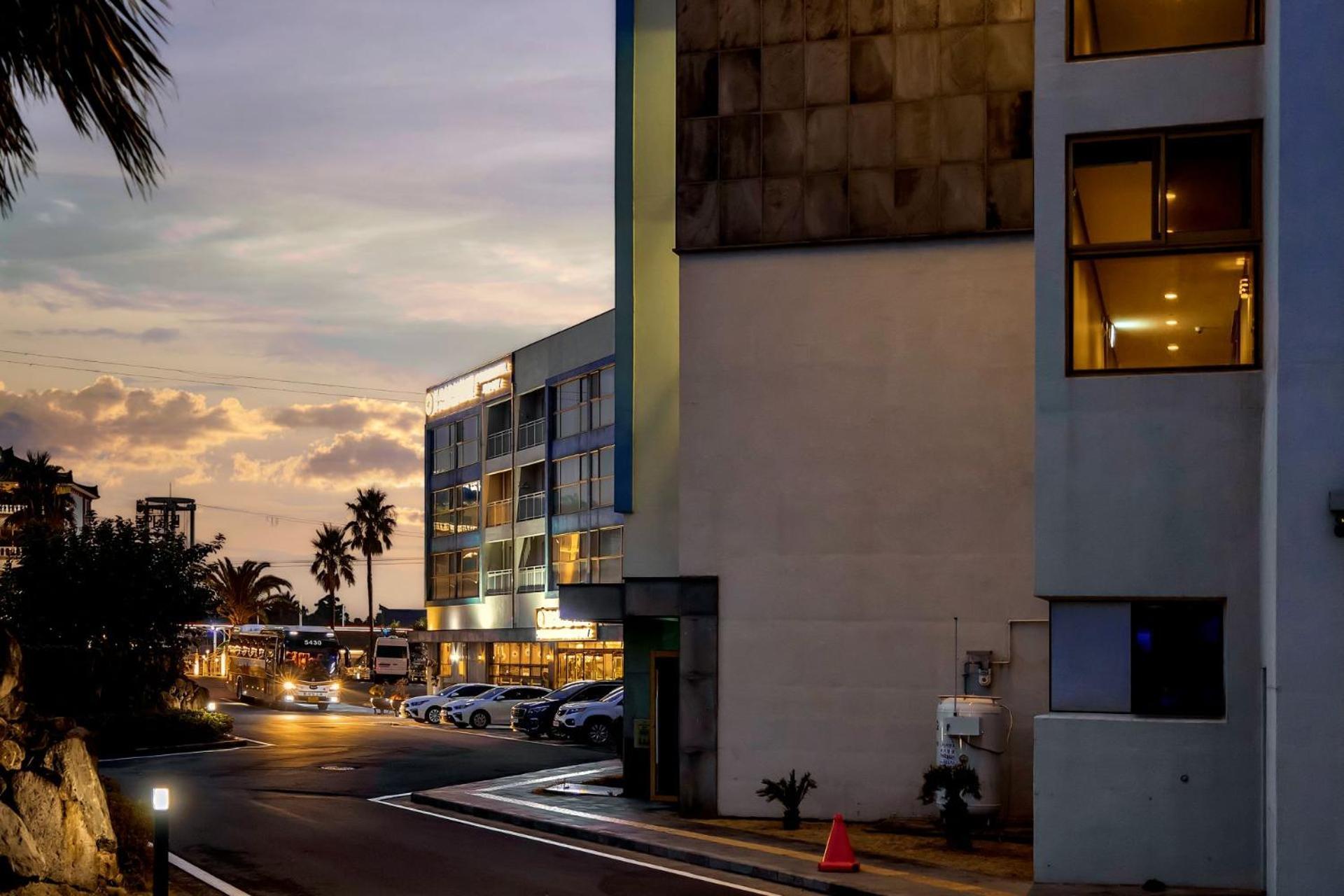Shin Shin Hotel Jeju City Exteriör bild