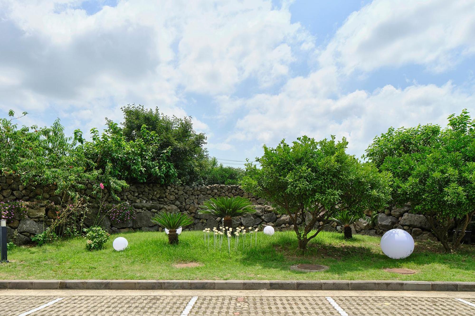 Shin Shin Hotel Jeju City Exteriör bild