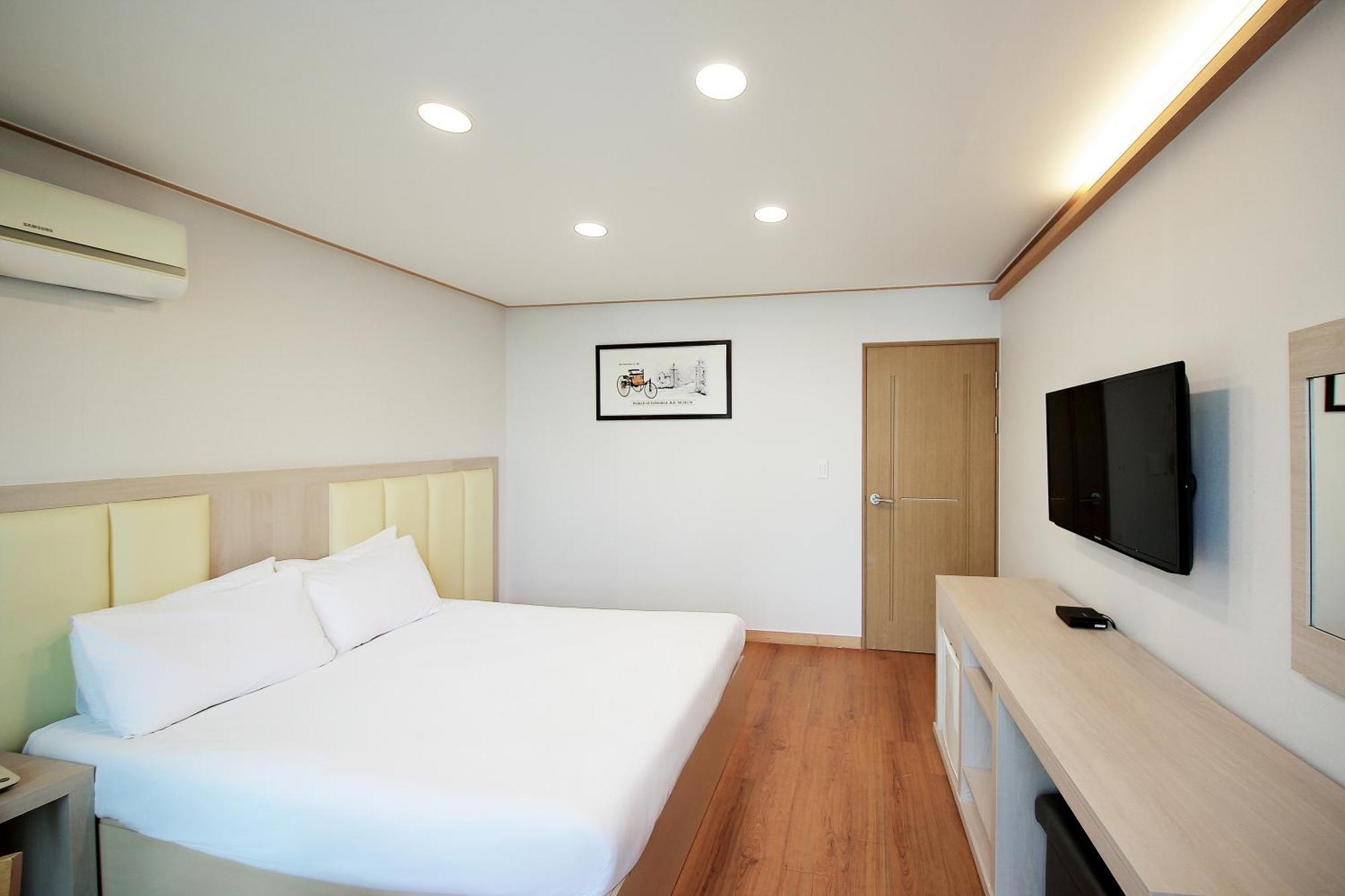 Shin Shin Hotel Jeju City Exteriör bild