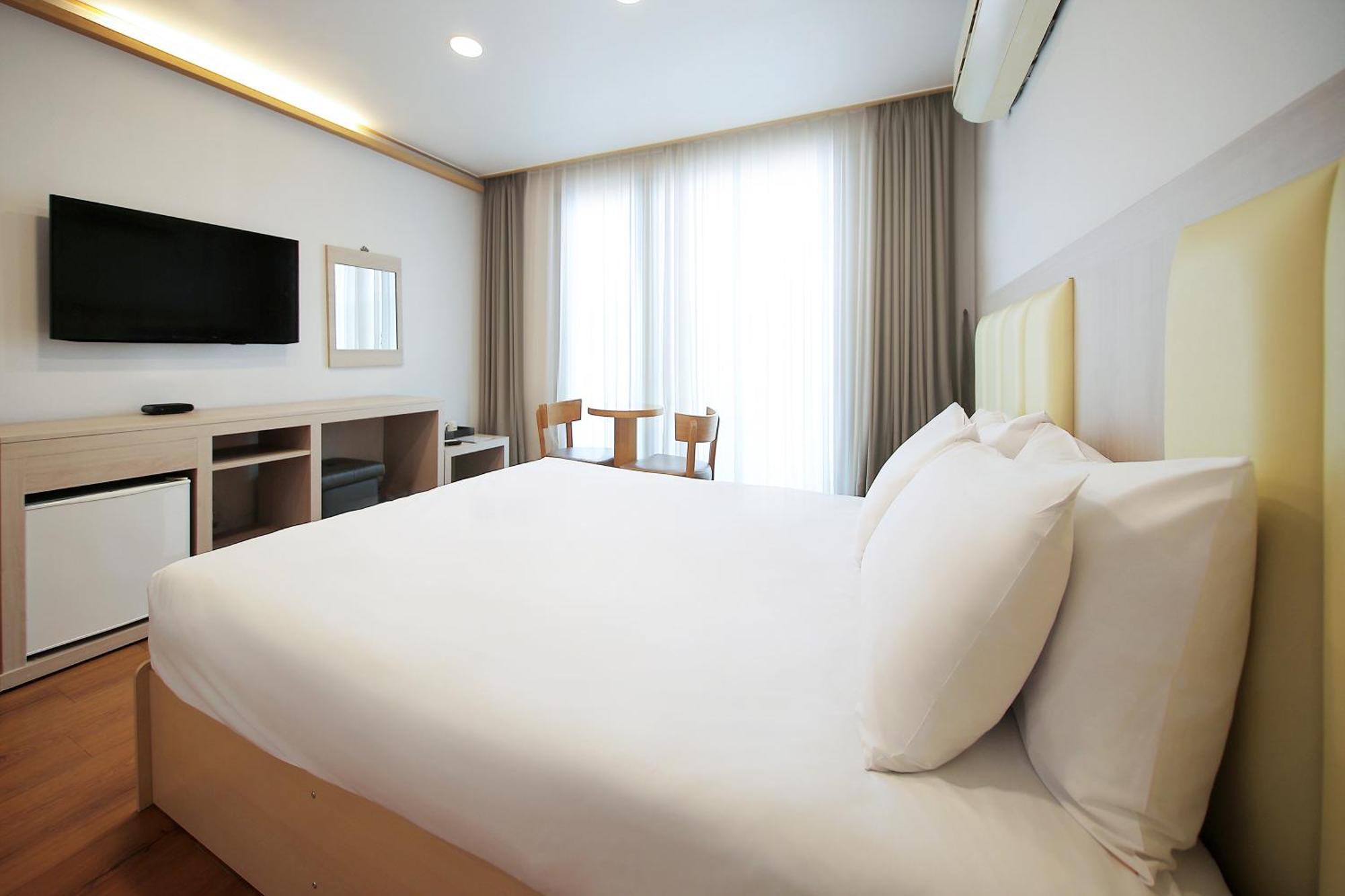 Shin Shin Hotel Jeju City Exteriör bild